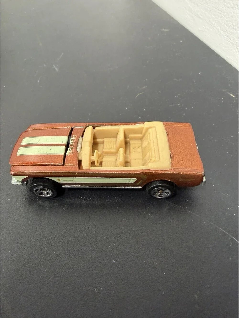 Mustang Convertible Hot Wheels  1983 Die Cast w/  Open Hood Rare Vintage